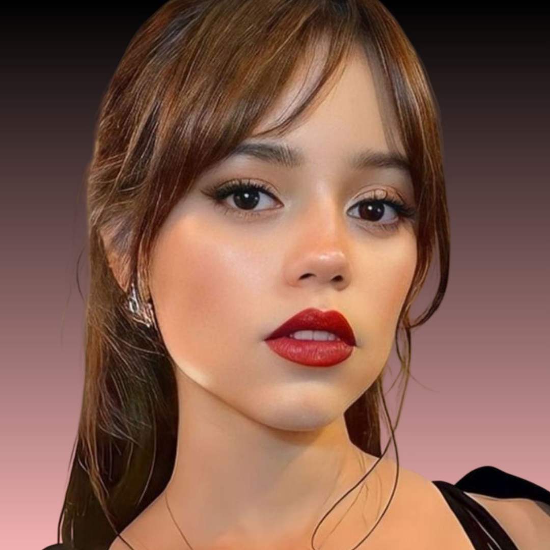 Woman wearing best contact and colour Comfort ultimate plus lens | Buy Contact Lenses online in Pakistan