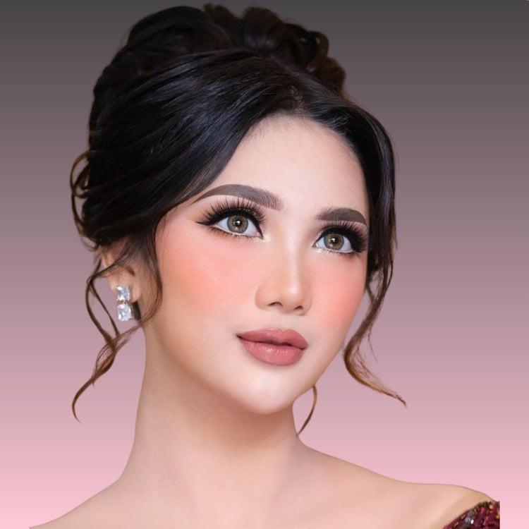 Girl close-up wearing coloured contact lenses Maqbool Store