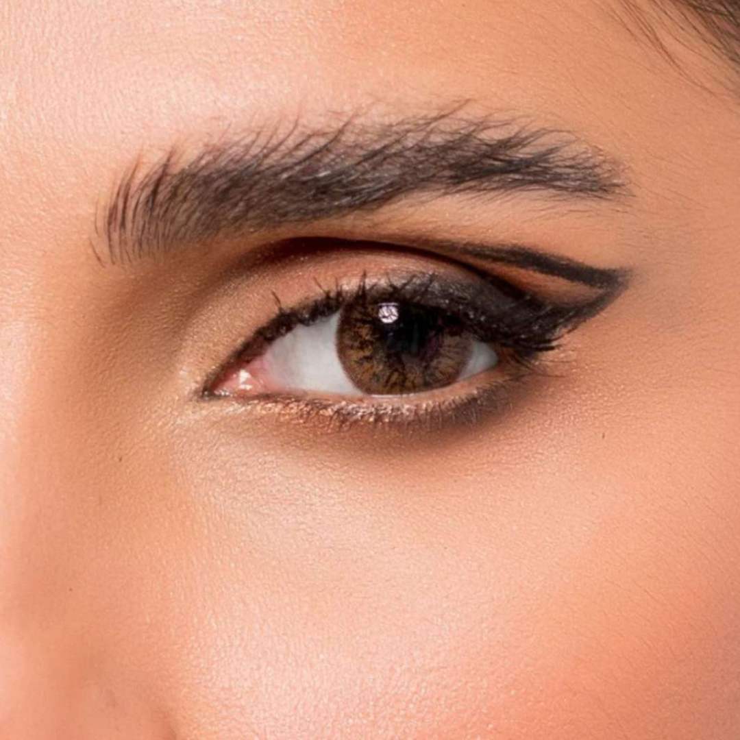 Close-up of a brown eye with comfort contact lenses jewel_brown 